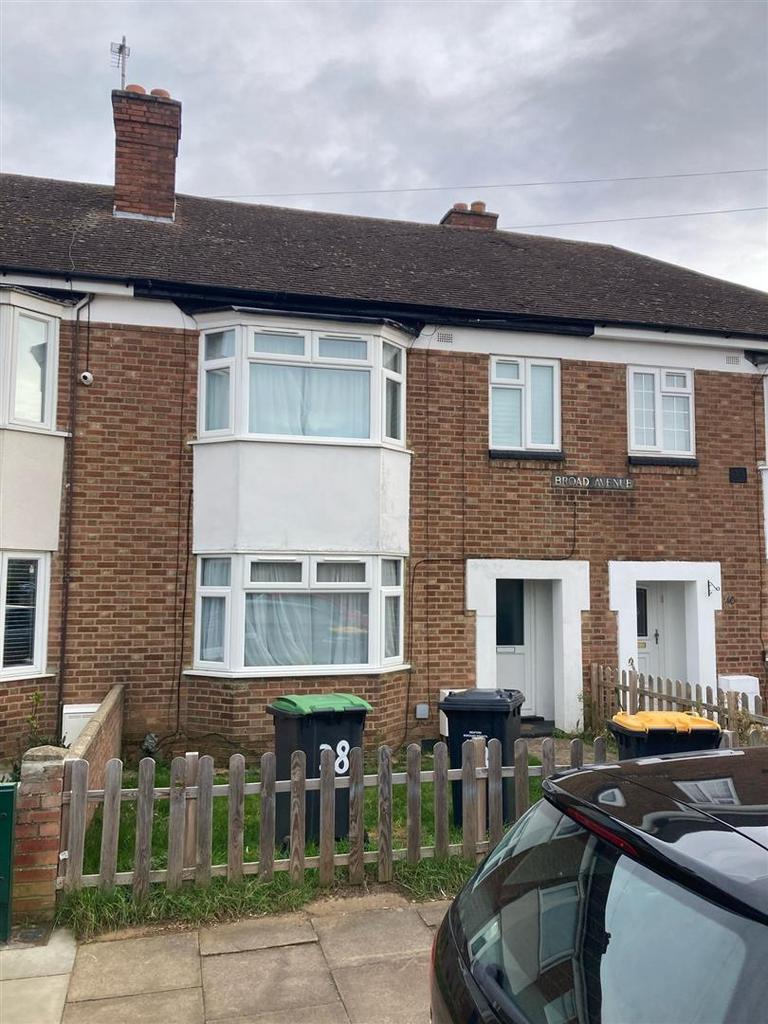 Broad Avenue, Bedford 3 bed house £1,300 pcm (£300 pw)