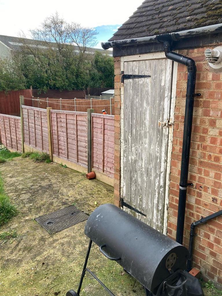 Broad Avenue, Bedford 3 bed house £1,300 pcm (£300 pw)