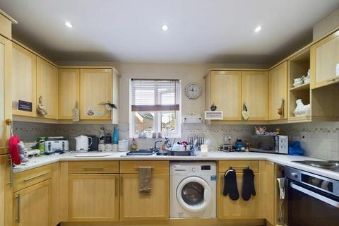 1 bedroom flat for sale, Windermere Avenue, Purfleet-on-Thames, RM19