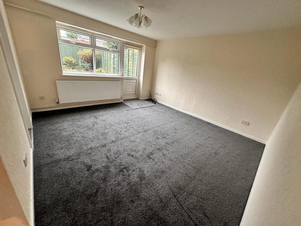 HARLECH WAY, STRETTON, BURTON ON TRENT 2 bed flat £700 pcm (£162 pw)