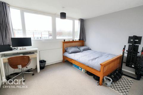 2 bedroom flat for sale, Sylvan Road, London