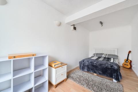 30 Abelia Close, West End, Woking, GU24 9PG
