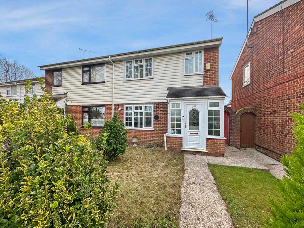 High Street Rainham Gillingham Kent Me8 3 Bed Semi Detached House