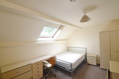 3 bedroom flat to rent, Birchfields Road, Manchester M13