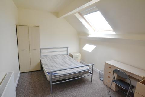 3 bedroom flat to rent, Birchfields Road, Manchester M13