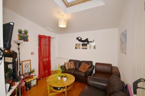 6 bedroom terraced house to rent, Cedar Grove, Manchester M14