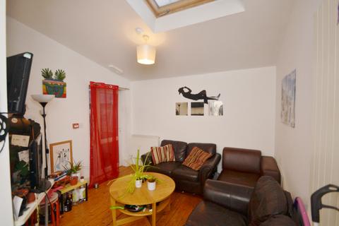 6 bedroom terraced house to rent, Cedar Grove, Manchester M14