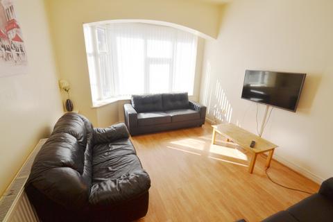7 bedroom terraced house to rent, Longford Place, Manchester M14
