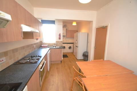 7 bedroom terraced house to rent, Longford Place, Manchester M14