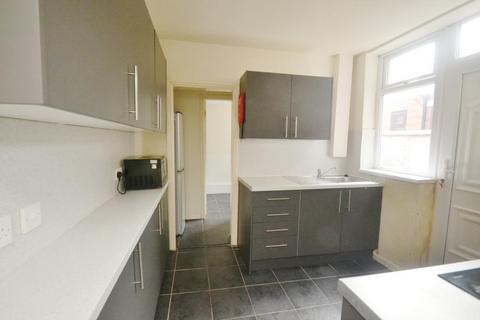 4 bedroom terraced house to rent, Milnthorpe Street, Salford M6