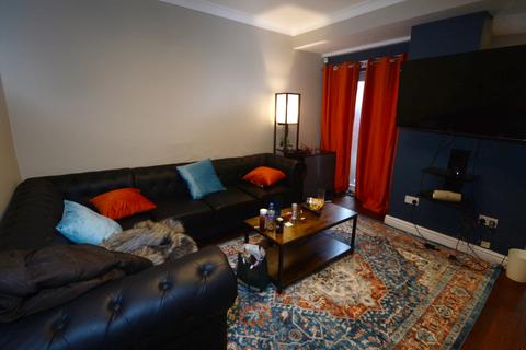 6 bedroom terraced house to rent, Moseley Road, Manchester M14