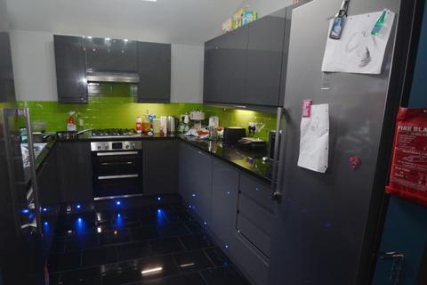 6 bedroom terraced house to rent, Moseley Road, Manchester M14