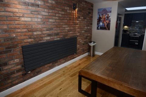 6 bedroom terraced house to rent, Moseley Road, Manchester M14