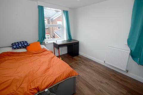 6 bedroom terraced house to rent, Moseley Road, Manchester M14
