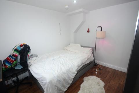 6 bedroom terraced house to rent, Moseley Road, Manchester M14