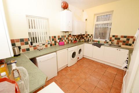 6 bedroom terraced house to rent, Moseley Road, Manchester M14