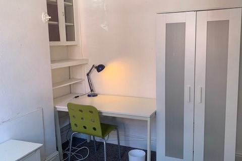 3 bedroom terraced house to rent, Redruth Street, Manchester M14