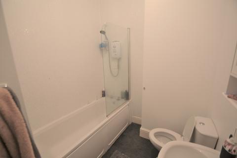 1 bedroom in a house share to rent, Richmond Grove, Manchester M13