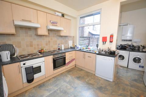 8 bedroom terraced house to rent, Scarsdale Road, Manchester M14