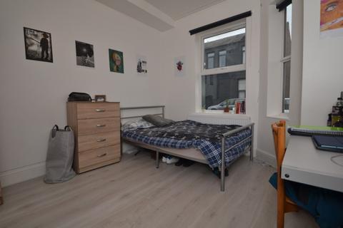 6 bedroom terraced house to rent, Standish Road, Manchester M14