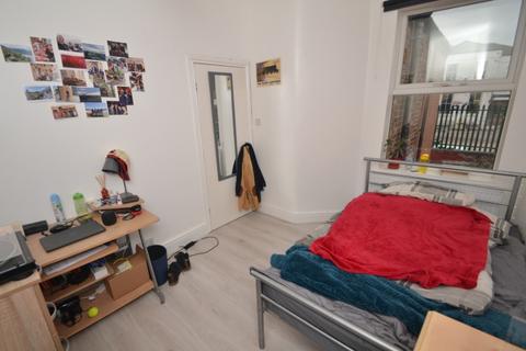6 bedroom terraced house to rent, Standish Road, Manchester M14