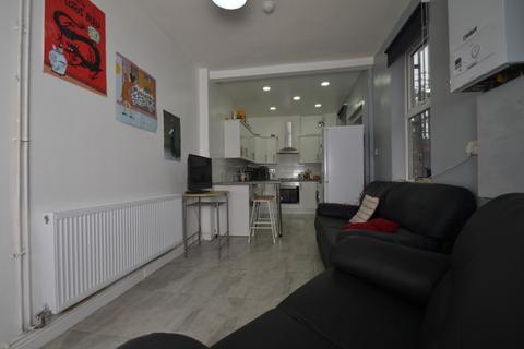 6 bedroom terraced house to rent, Standish Road, Manchester M14