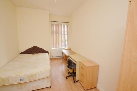 6 bedroom terraced house to rent - Upper Kent Road, Manchester M14