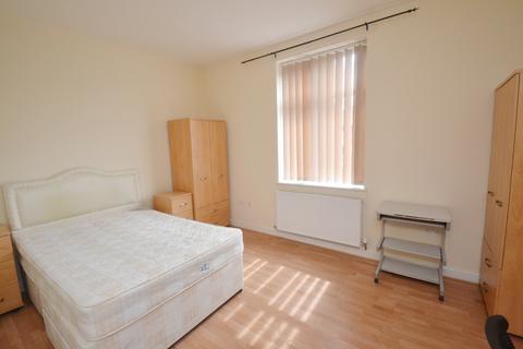 6 bedroom terraced house to rent, Upper Kent Road, Manchester M14