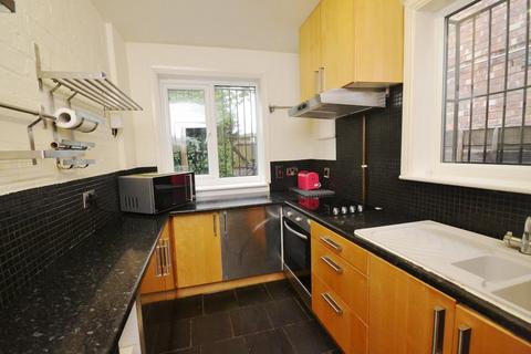 4 bedroom detached house to rent, Wilbraham Road, Manchester M14