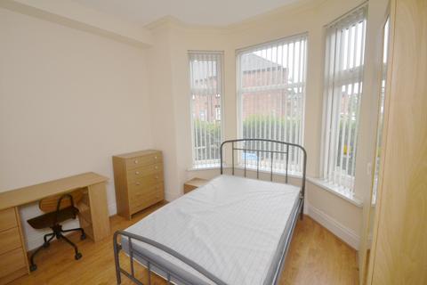 5 bedroom terraced house to rent, Ashfield Road, Manchester M13