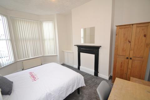 4 bedroom terraced house to rent, Ashfield Road, Manchester M13