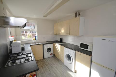 4 bedroom terraced house to rent, Ashfield Road, Manchester M13