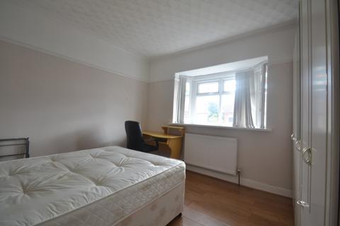 5 bedroom detached house to rent, Austin Grove, Manchester M19
