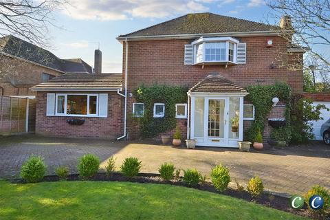 3 bedroom detached house for sale, Wolseley Road, Rugeley, WS15 2QJ