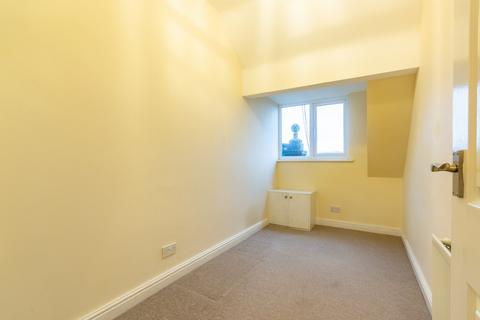 3 bedroom flat for sale, Parish Ghyll Drive, Ilkley, West Yorkshire, LS29