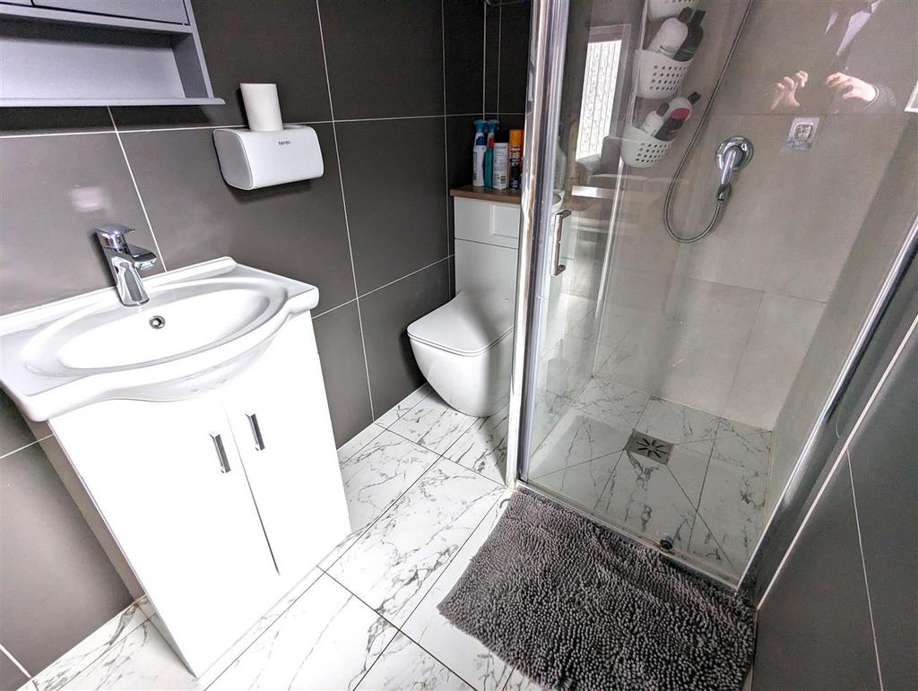 Annexe Shower Room