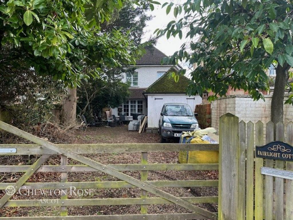The Avenue, ASCOT 3 bed detached house for sale £895,000