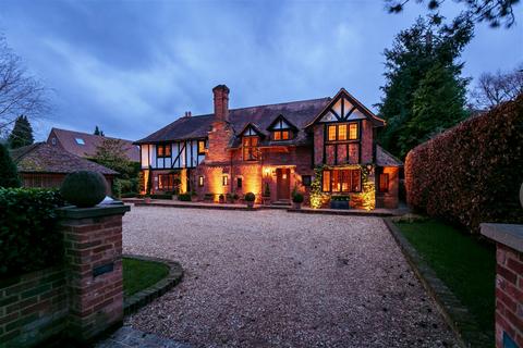 5 bedroom detached house for sale - The Drive, Wonersh, Guildford GU5