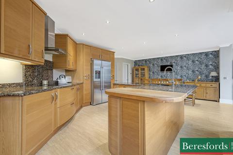 4 bedroom detached house for sale, Oakwood Avenue, Hutton, CM13