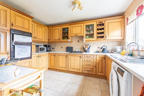 3 bedroom semi-detached house for sale, Finchdale Close, Carterton, Oxfordshire, OX18