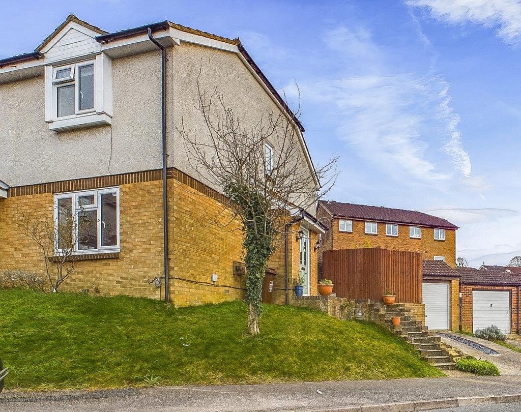 Burmarsh Close, Chatham ME5 3 bed semidetached house for sale £300,000