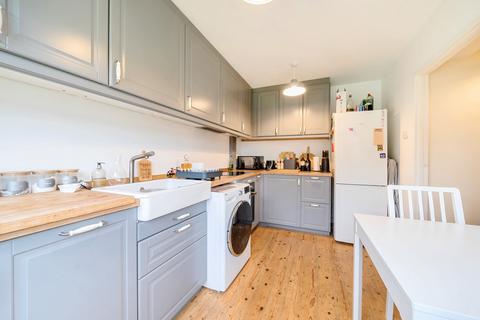 21 Bladon Close, Guildford, GU1 1TY