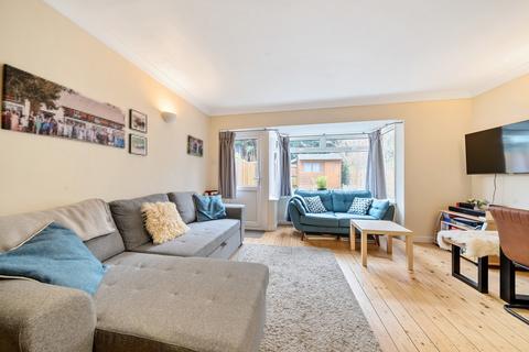 21 Bladon Close, Guildford, GU1 1TY