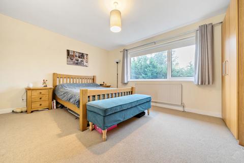 21 Bladon Close, Guildford, GU1 1TY