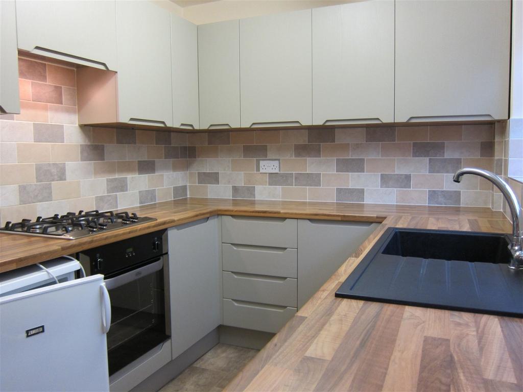 Harris Road, Lostock Gralam, Northwich, CW9 7PF 3 bed semidetached