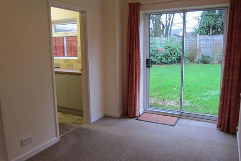3 bedroom semi-detached house to rent, Harris Road, Lostock Gralam, Northwich, CW9 7PF