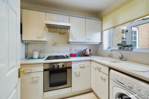 2 bedroom end of terrace house for sale, Carnation Way, Aylesbury