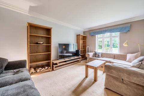 2 West Parkside, Warlingham, CR6 9PT