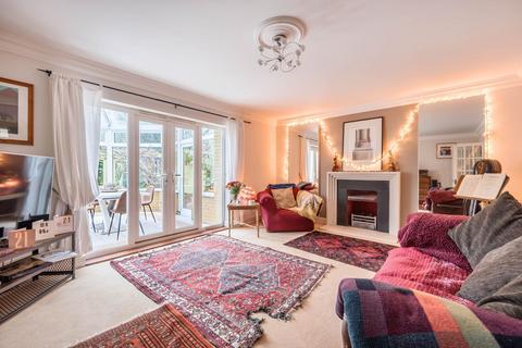 2 West Parkside, Warlingham, CR6 9PT