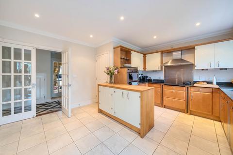 2 West Parkside, Warlingham, CR6 9PT